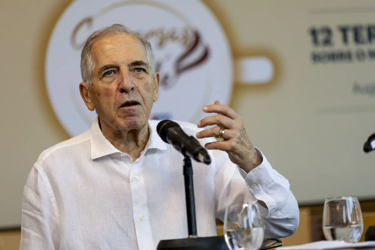 Silva Peneda foi o convidado que encerrou o ciclo "Conversas de Café" organizado pelo JN e pela FEP