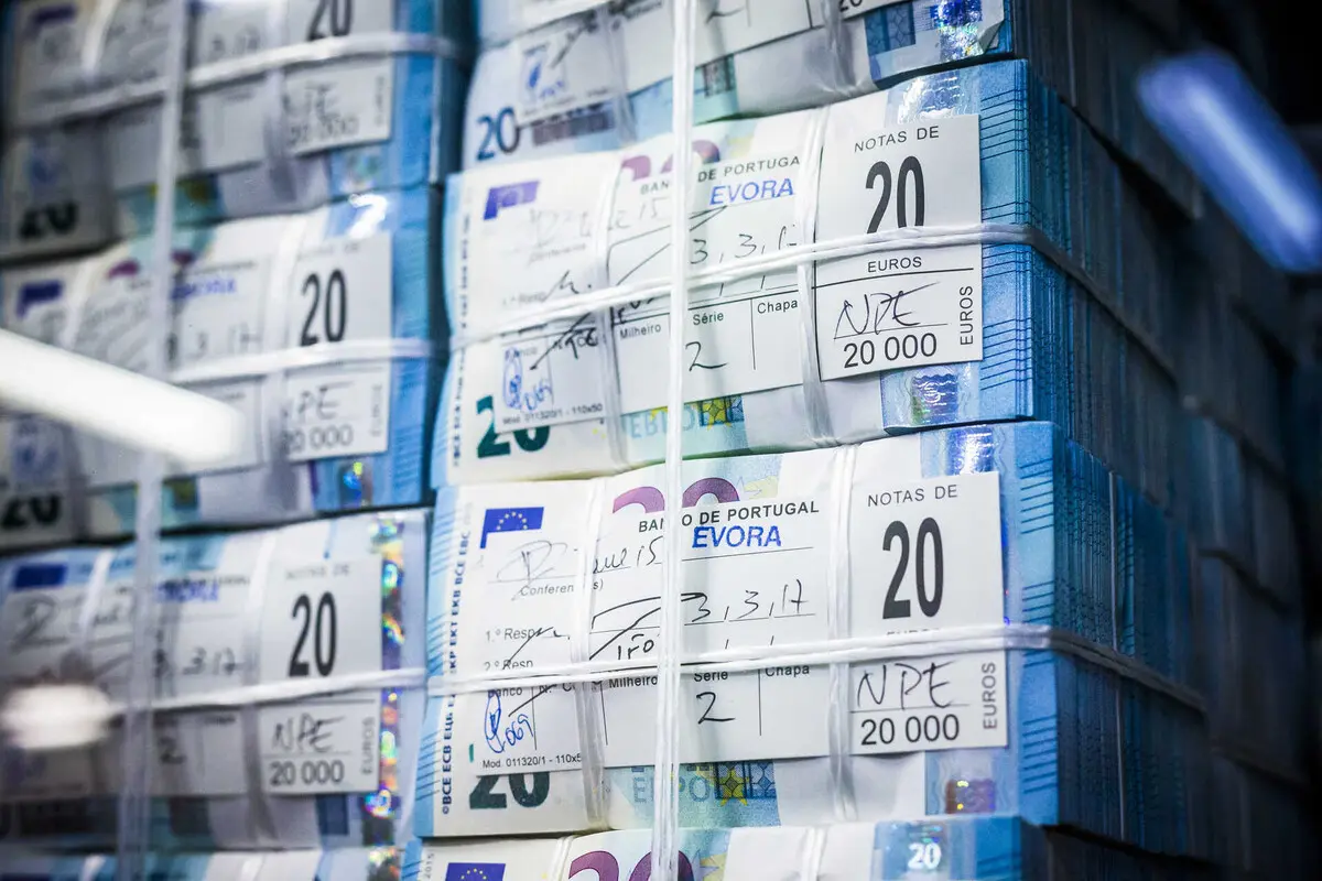 Do conjunto das 8000 milhões de euros enviados para os vários territórios, a maior fatia é realizada por empresas e outras entidades coletivas