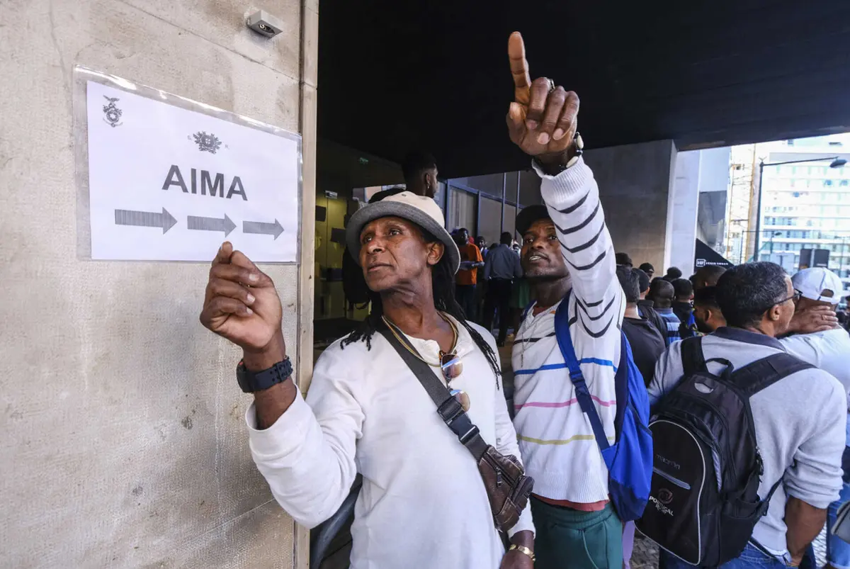 Imigrantes acusam a AIMA de falta de respostas